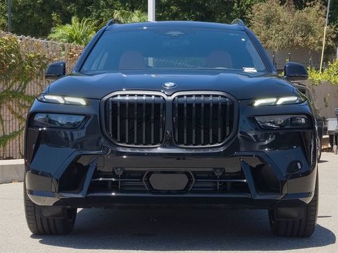 New 2027 BMW X7 xDrive40i w/ M Sport Package AWD/4WD image 2