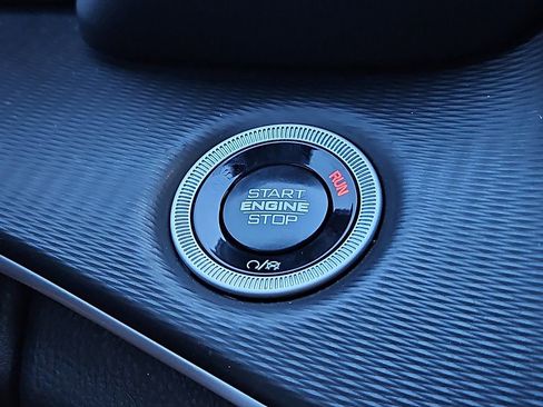 Used 2024 Jeep Grand Cherokee L Altitude image 27