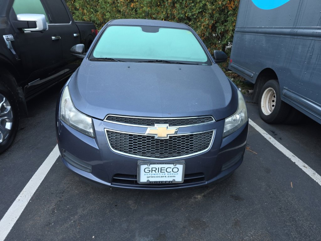 Used 2013 Chevrolet Cruze LS FWD image 2