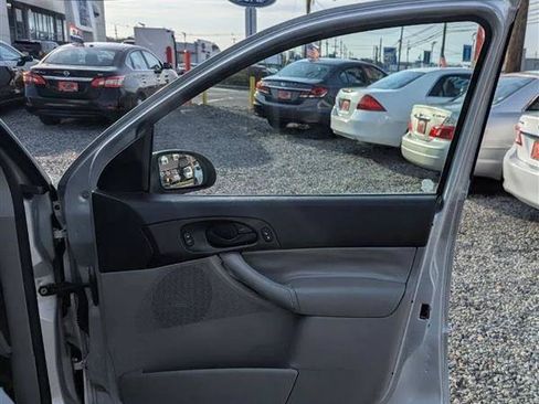 Used 2007 Ford Focus SE FWD image 7
