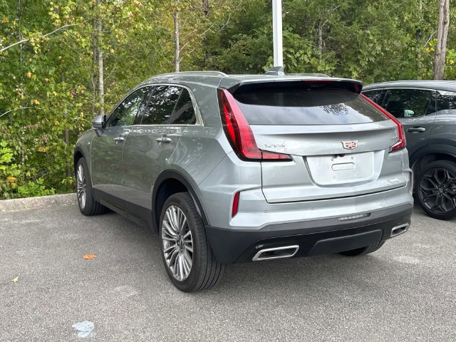 Used 2025 Cadillac XT4 Premium Luxury w/ Technology Package FWD image 9