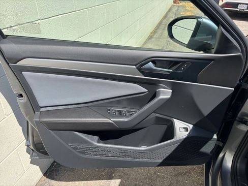 Used 2025 Volkswagen Jetta SE image 20