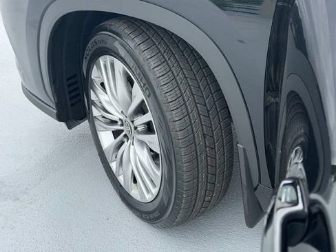 Certified 2024 Toyota Highlander Platinum AWD/4WD image 24