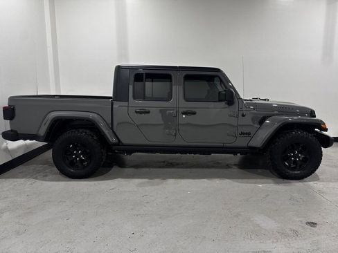 Used 2021 Jeep Gladiator Willys image 21