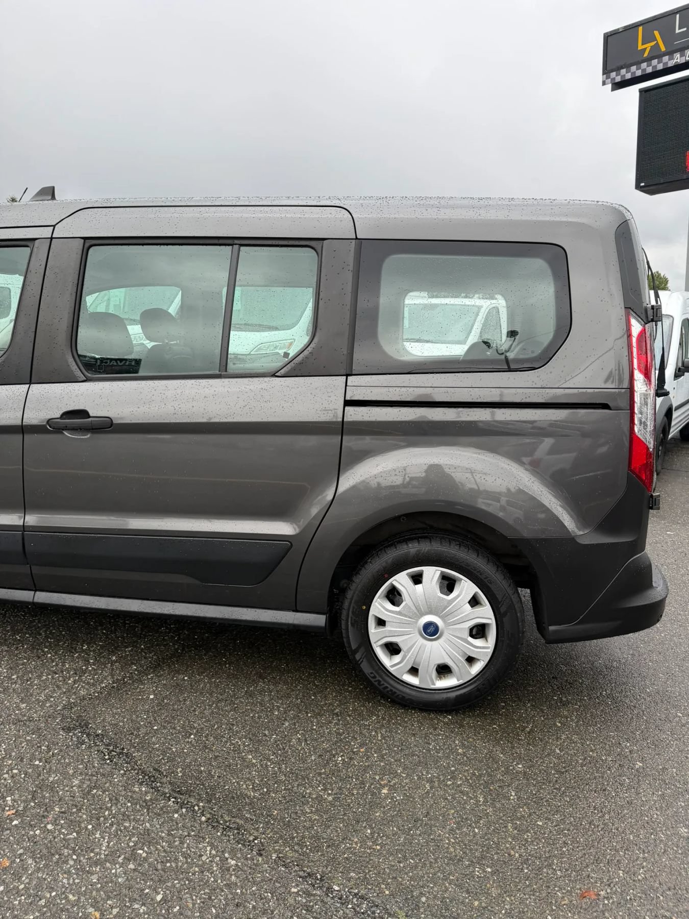 Used 2019 Ford Transit Connect XL FWD image 9