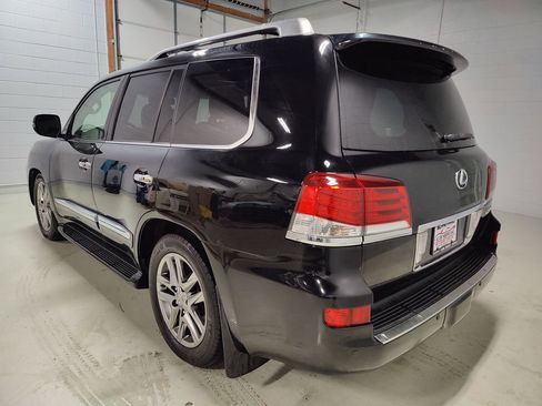 Used 2015 Lexus LX 570 4WD w/ Luxury Package image 25