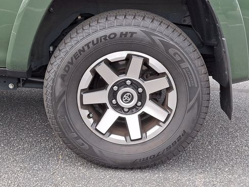 Used 2022 Toyota 4Runner TRD Off-Road Premium AWD/4WD image 8