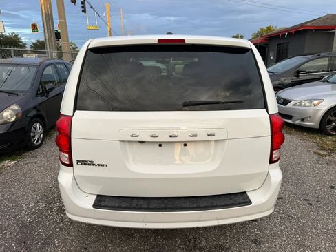 Used 2016 Dodge Grand Caravan SXT FWD image 3
