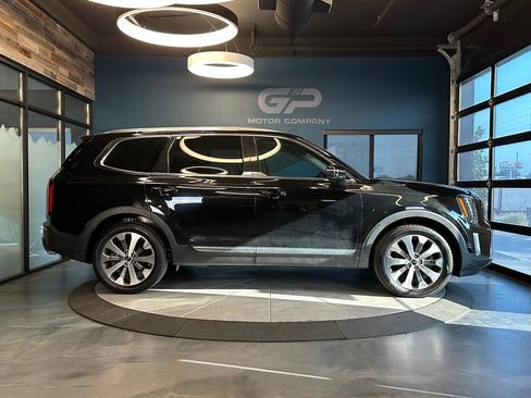 Used 2020 Kia Telluride EX w/ EX Premium Package AWD/4WD image 2