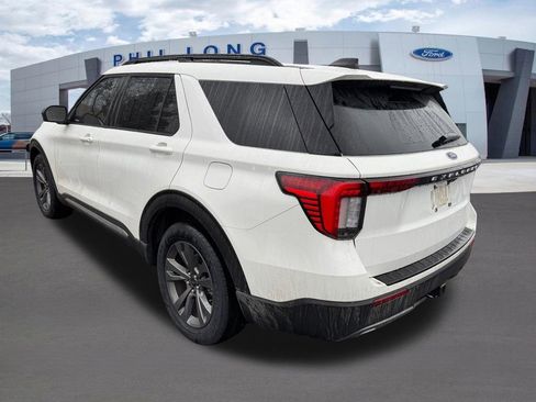 Certified 2025 Ford Explorer Active w/ Active Comfort Package AWD/4WD image 4