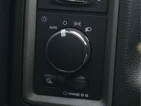 Used 2020 RAM 1500 Tradesman w/ Chrome Plus Package RWD image 16