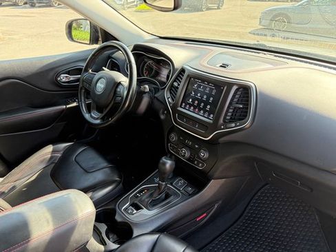 Used 2021 Jeep Cherokee Trailhawk AWD/4WD image 4