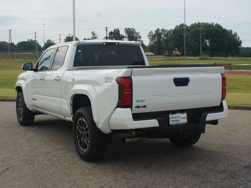 Used 2024 Toyota Tacoma TRD Sport AWD/4WD image 15