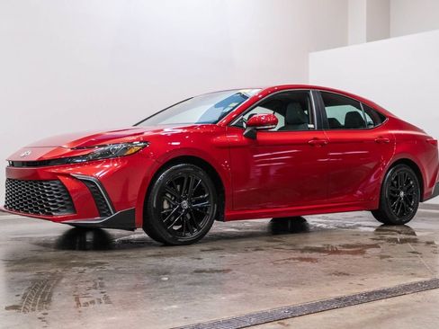 Certified 2026 Toyota Camry SE FWD image 3