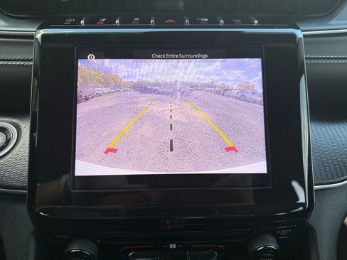 Used 2023 Jeep Grand Cherokee Laredo image 32