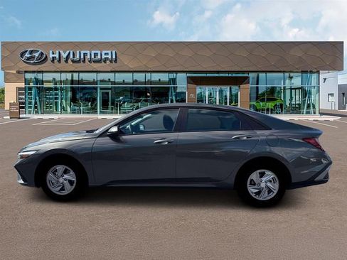 New 2026 Hyundai Elantra SE image 3