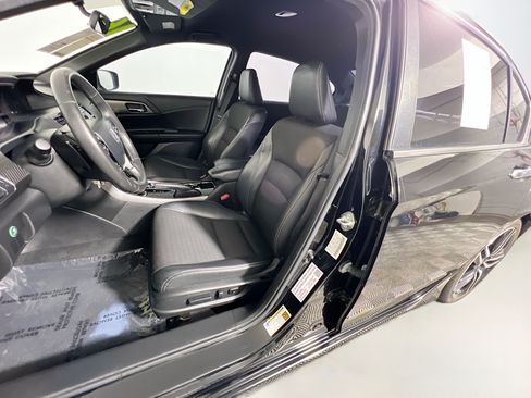 Used 2016 Honda Accord Sport image 15