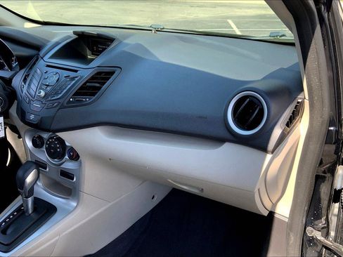 Used 2019 Ford Fiesta SE image 14