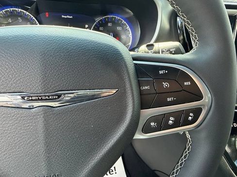 Used 2026 Chrysler Pacifica Select FWD image 13
