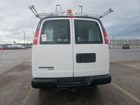 Used 2016 Chevrolet Express 2500 Extended RWD image 5