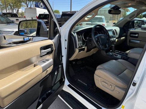 Used 2018 Toyota Sequoia Limited w/ Safety & Convenience Package AWD/4WD image 10