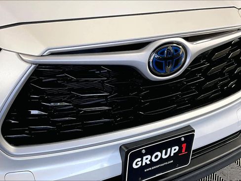 Used 2022 Toyota Highlander XLE image 28