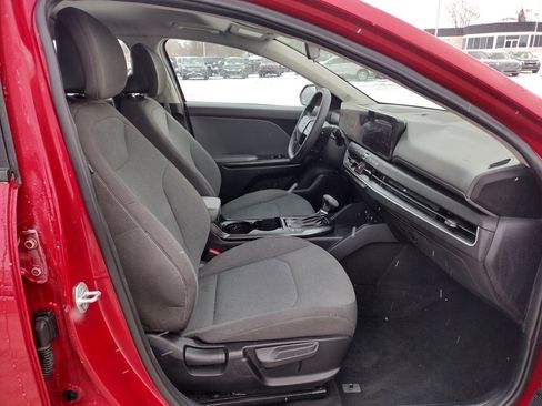 Used 2025 Kia K4 LXS image 9