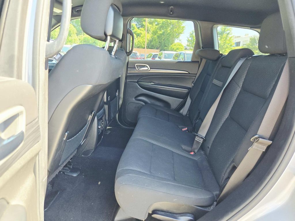Certified 2021 Jeep Grand Cherokee Laredo AWD/4WD image 12