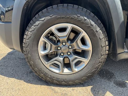 Used 2019 Jeep Cherokee Trailhawk w/ Cold Weather Group AWD/4WD image 26