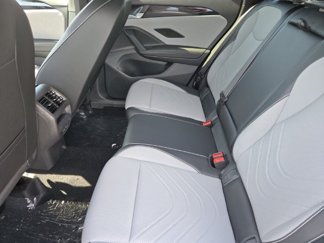 New 2026 Volkswagen Tiguan SE R-Line FWD image 8