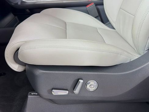 New 2026 Lincoln Navigator Reserve AWD/4WD image 21