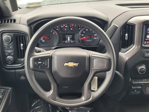 Used 2020 Chevrolet Silverado 1500 Custom w/ Custom Value Package image 12
