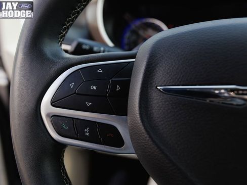 Used 2023 Chrysler Voyager LX image 36