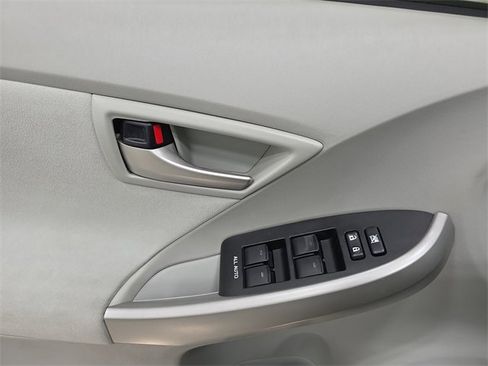 Used 2015 Toyota Prius Two image 28