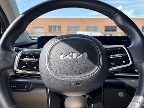 Used 2026 Kia Carnival FWD image 25