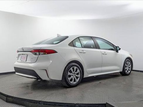 Used 2022 Toyota Corolla LE FWD image 8