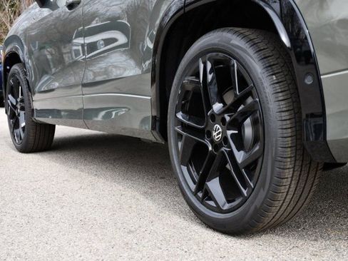 New 2026 Volkswagen Tiguan SE R-Line FWD image 9