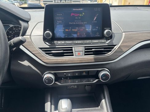 Used 2025 Nissan Altima 2.5 SV FWD image 17