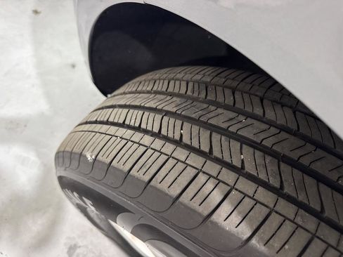 Used 2019 Buick Enclave Essence image 72