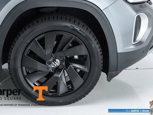 Used 2024 Volkswagen Atlas SE w/ Panoramic Sunroof Package FWD image 54