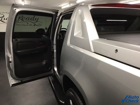Used 2011 Cadillac Escalade EXT Luxury image 34