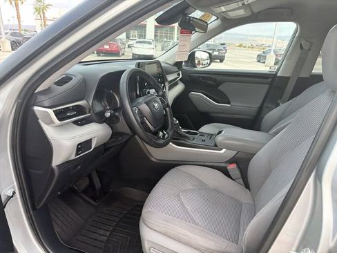 Used 2021 Toyota Highlander LE FWD image 26