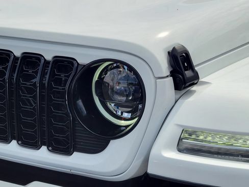 Used 2024 Jeep Wrangler High Altitude AWD/4WD image 27