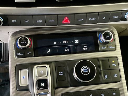 Used 2025 Hyundai Palisade Calligraphy FWD image 16