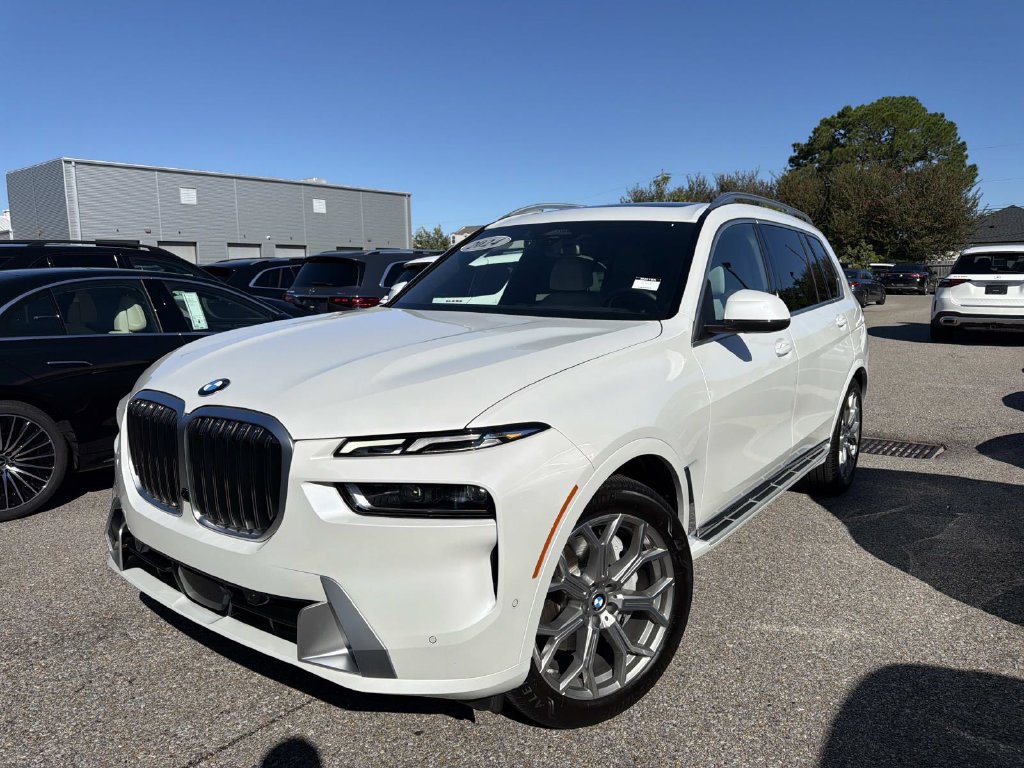 Used 2024 BMW X7 xDrive40i AWD/4WD image 3