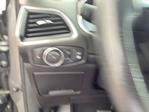 Used 2021 Ford Edge Titanium image 16