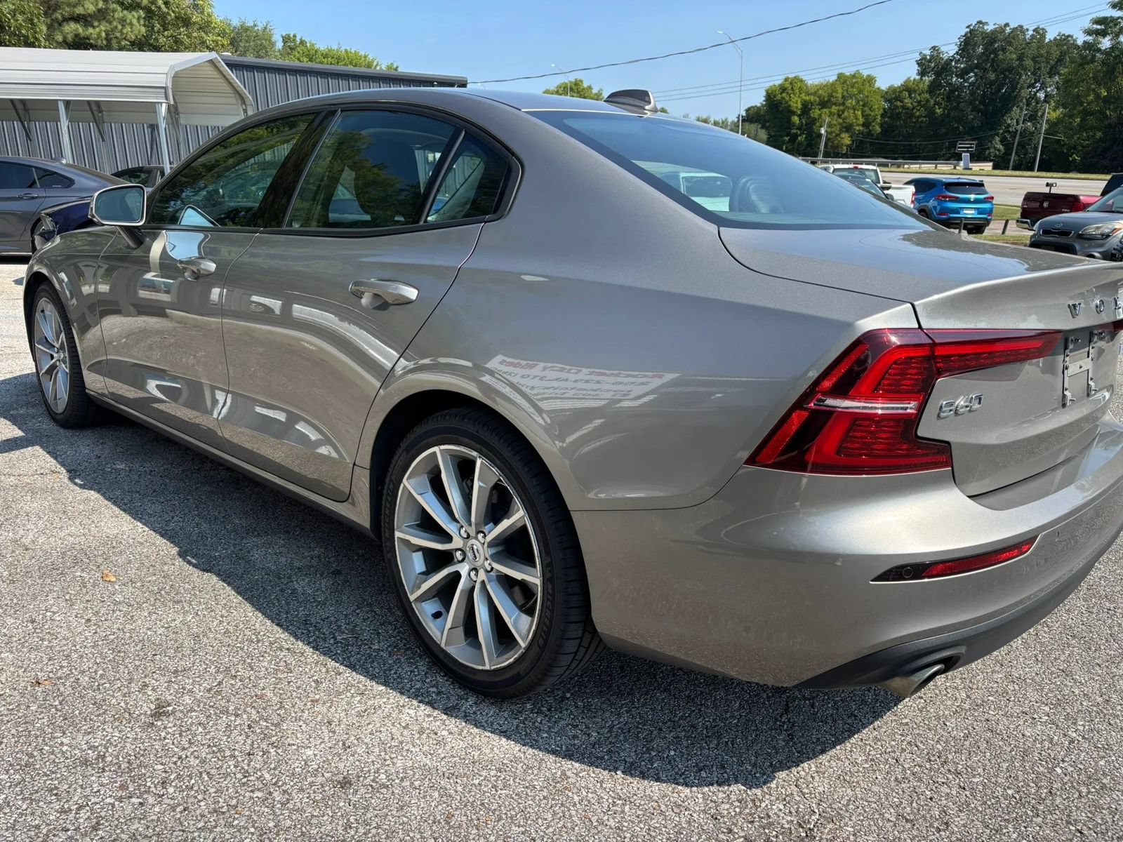 Used 2021 Volvo S60 T5 Momentum FWD image 4