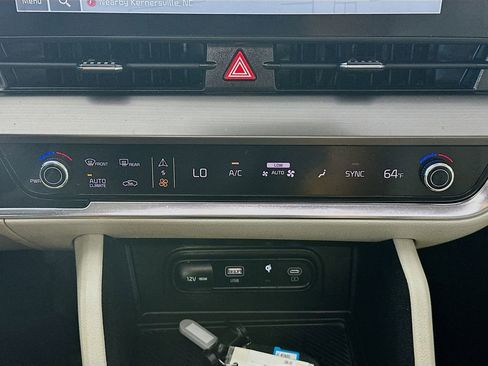 Used 2025 Kia Sportage EX w/ Premium Package FWD image 18