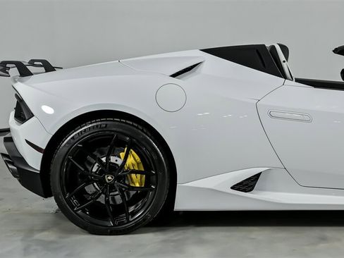 Used 2018 Lamborghini Huracan LP 580-2 RWD image 13