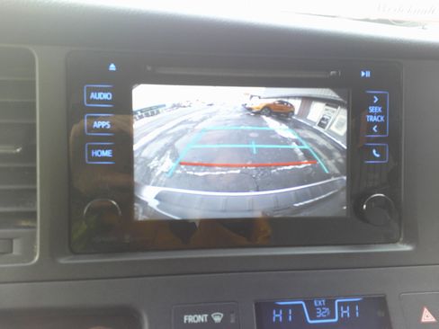 Used 2015 Toyota Sienna LE image 24